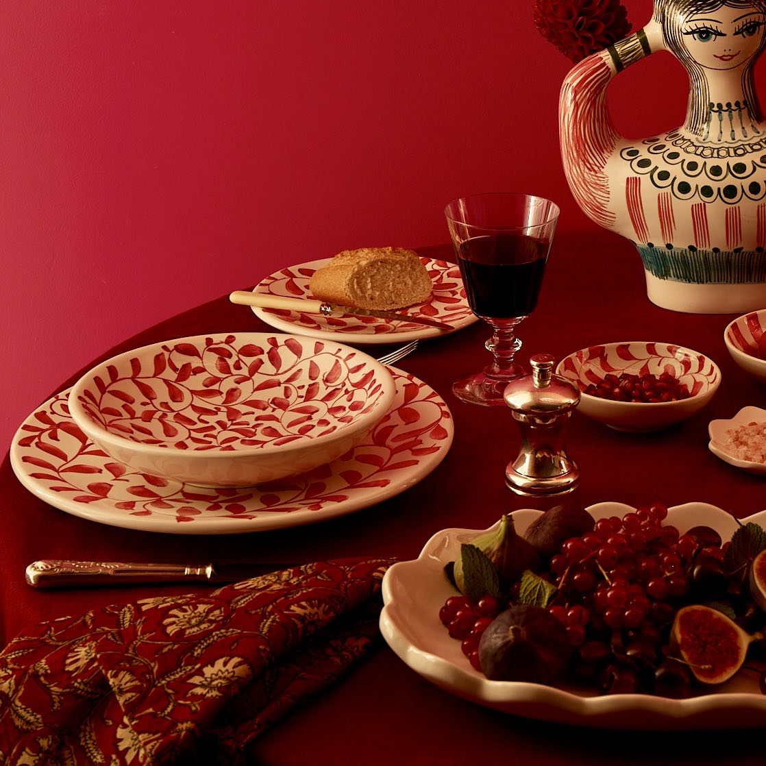 Red Scroll Dinner Plates (Set of 4)